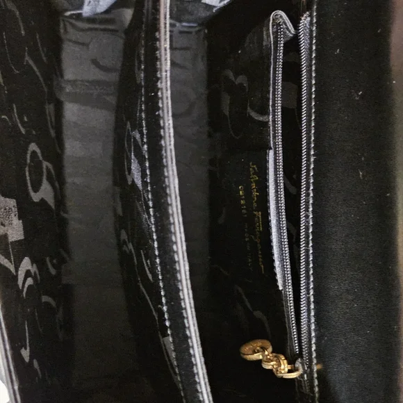 Authentic Salvatore Ferragamo Gancini 2 way bag - Picture 9 of 11